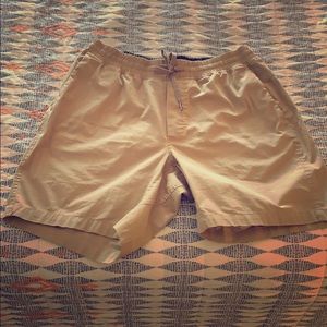 Lululemon bow line khaki shorts
